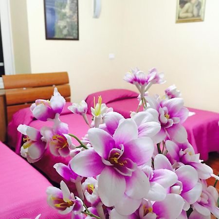 Zhihua Guest House Rome Extérieur photo