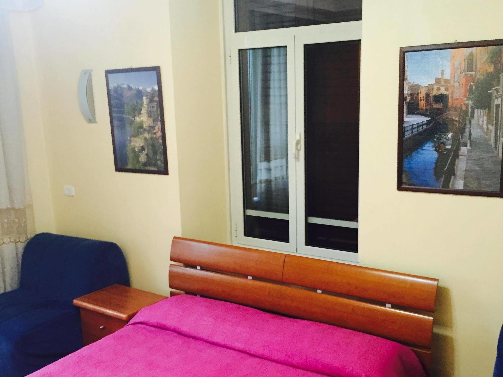 Zhihua Guest House Rome Extérieur photo
